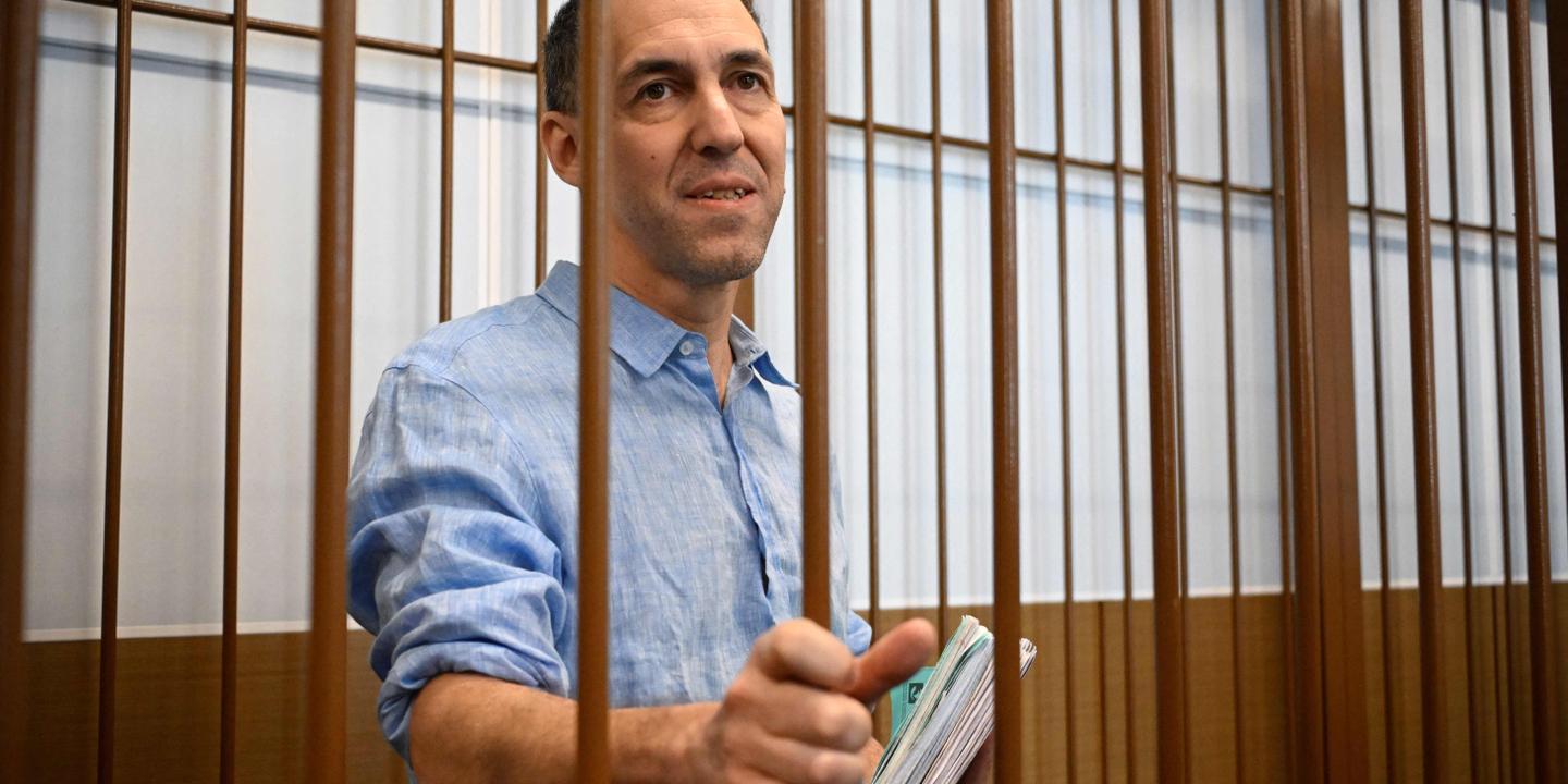 Laurent Vinatier, prisonnier en Russie : Moscou affirme avoir fait « une proposition » à la France ; la famille du chercheur espère une libération « pendant les fêtes de fin d’année »