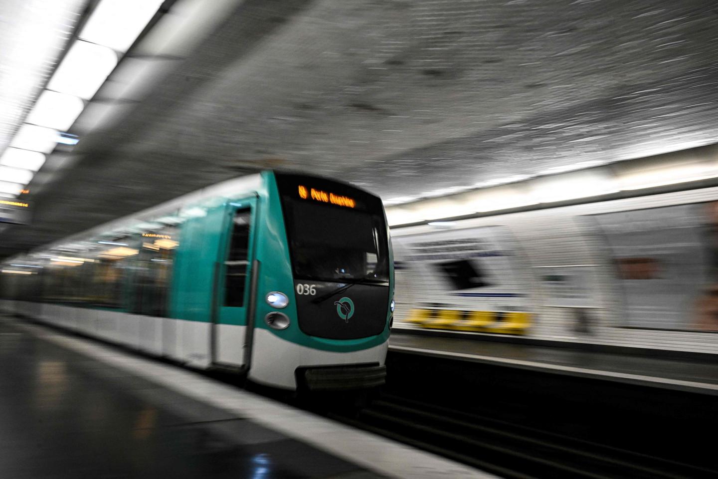 Agressions au couteau dans le métro parisien : le suspect conduit dans une infirmerie psychiatrique ; sa garde à vue levée