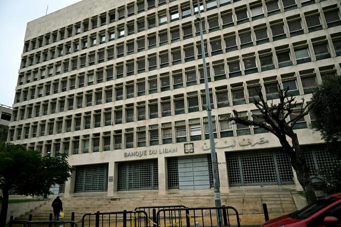 Devant le siège de la Banque centrale du Liban, à Beyrouth, le 14&nbsp;novembre 2025.