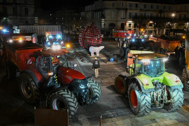 Devant la préfecture du Gers, à Auch, le 27 décembre 2025.