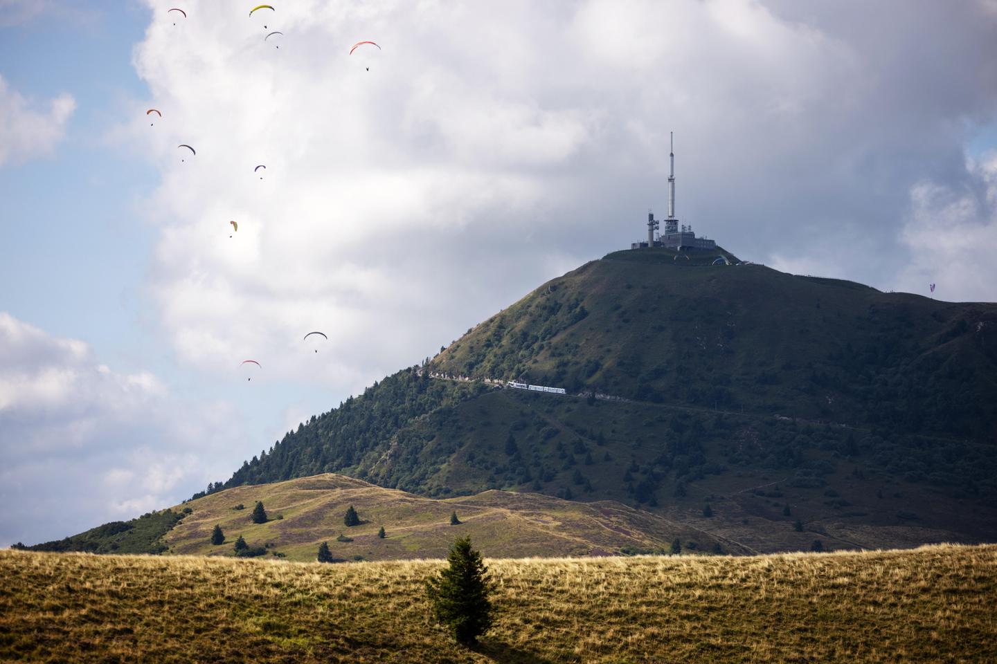 Sous les volcans du Massif central, un programme scientifique révèle une activité sismique insoupçonnée