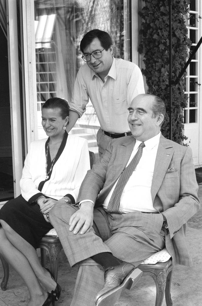Francis Bouygues avec son fils Martin et sa fille Corinne, à Paris, le 5 avril 1987.