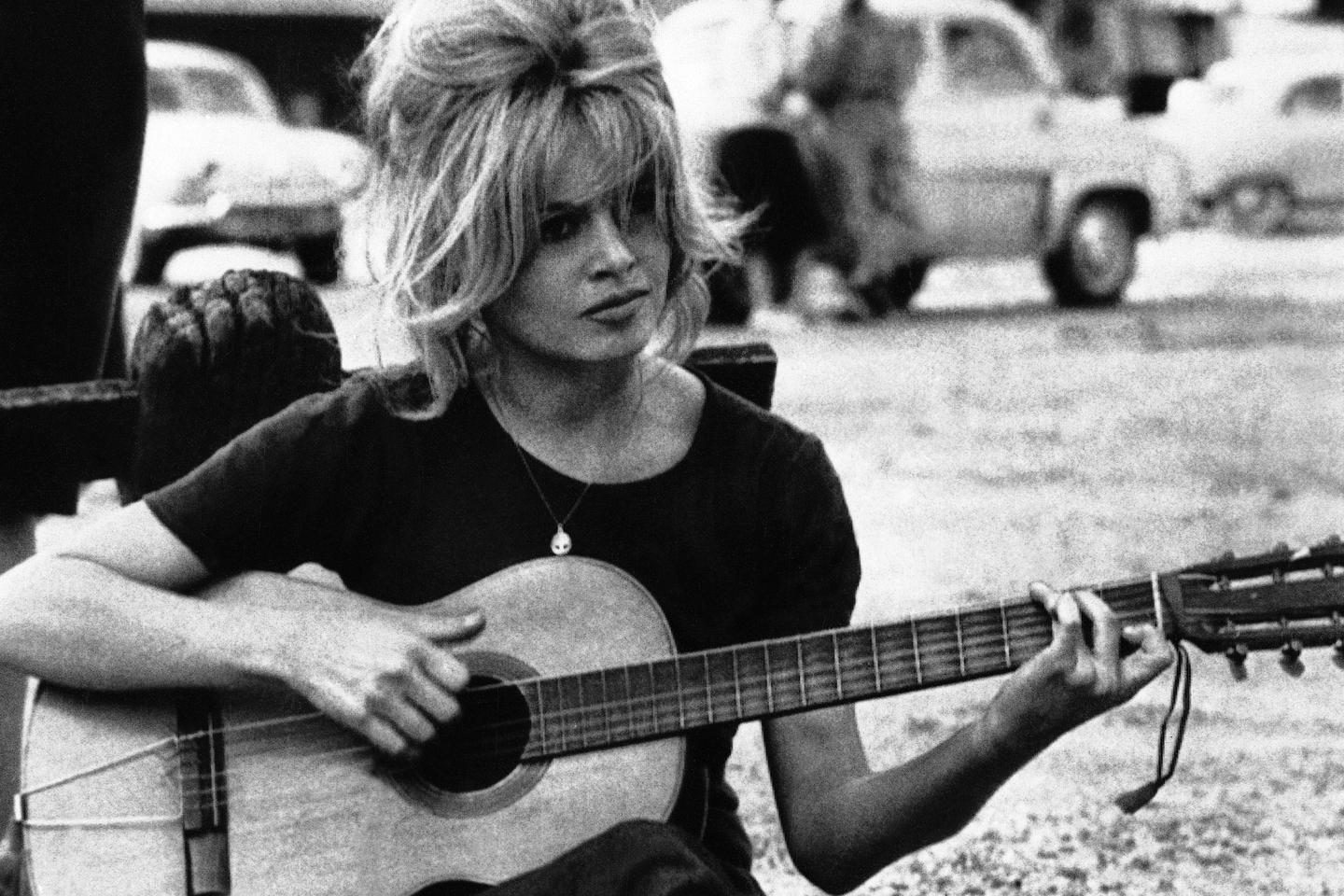 Brigitte Bardot et la chanson, libérée des carcans du cinéma Brigitte Bardot et la chanson, libérée des carcans du cinéma