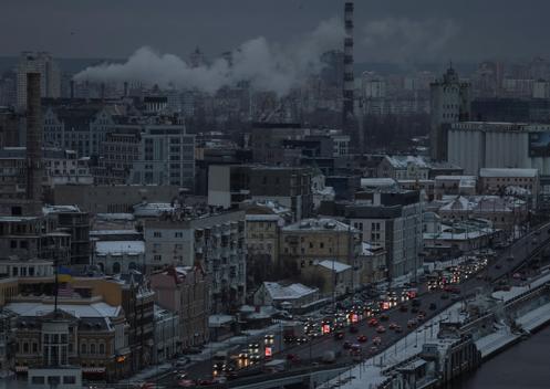 Le centre-ville de Kiev, lors d’une longue coupure de courant, le 29 décembre 2025.