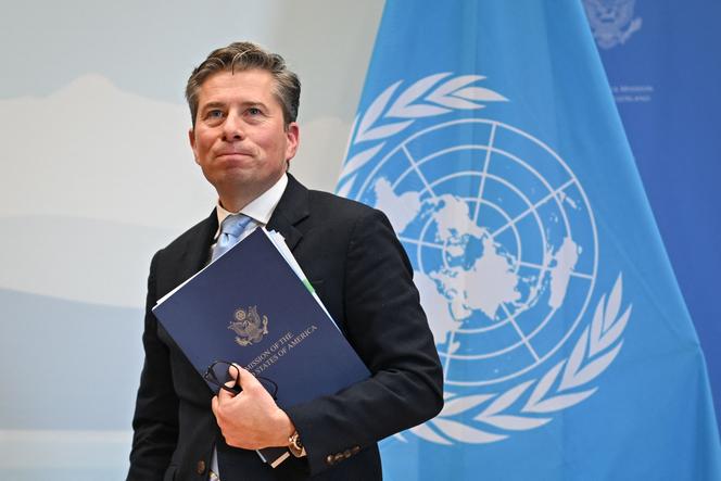 Le secrétaire général adjoint des Nations unies aux affaires humanitaires, Tom Fletcher, après la signature, le 29 décembre 2025, d’un engagement de 2 milliards de dollars des Etats-Unis en faveur de l’aide humanitaire des Nations unies pour 2026, à la Mission américaine à Genève. 