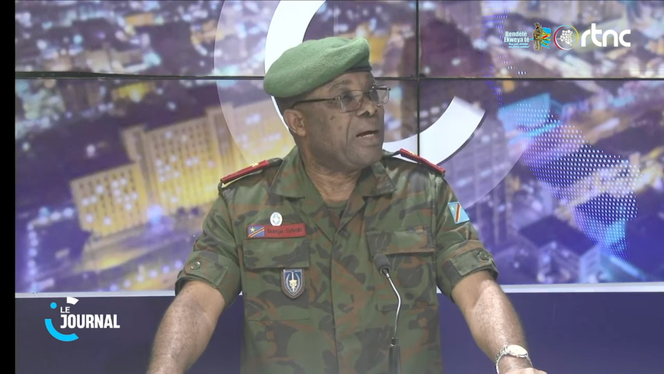 Sylvain Ekenge, porte-parole des forces armées nationales (les FARDC), sur les ondes de la télévision publique nationale (la RTNC) le 27 décembre 2025, sur une capture écran de son intervention.
