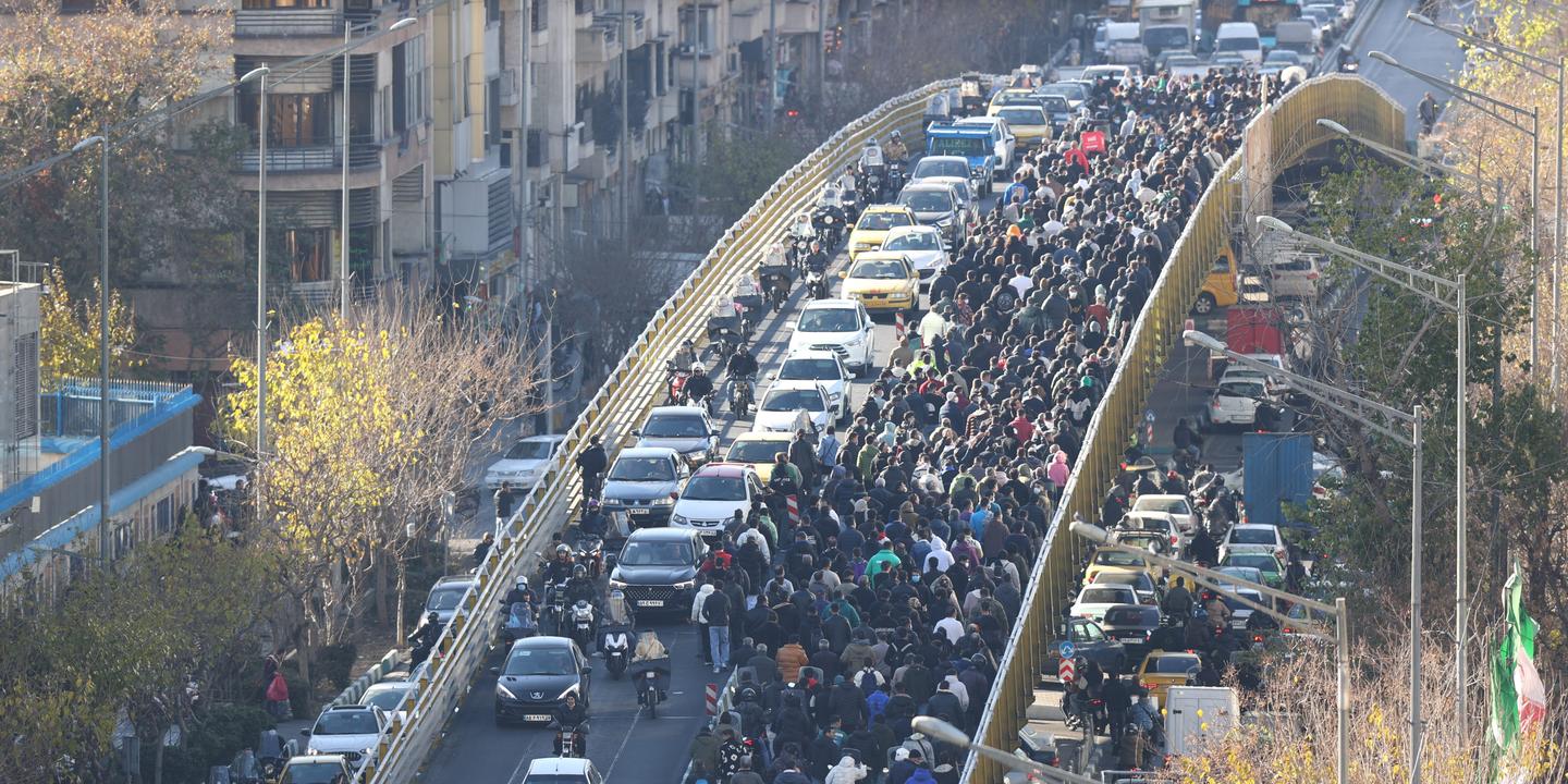 Manifestations en Iran : un membre des forces de l’ordre tué dans l’ouest du pays, selon la télévision d’Etat