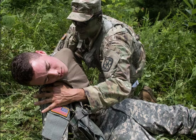 Simulation d’un coup de chaleur d’exercice sur une base militaire américaine. 