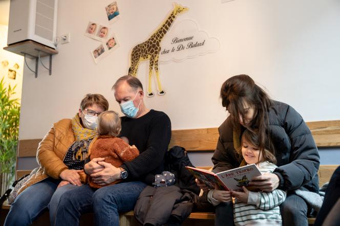 Dans la salle d’attente d’un pédiatre, à Vincennes (Val-de-Marne), le 2 décembre 2022.