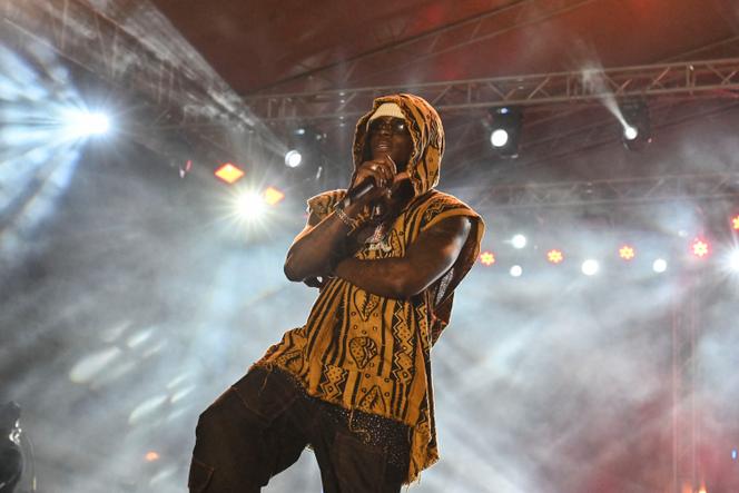 Le rappeur Himra lors du 17e Festival des musiques urbaines d’Anoumabo (Femua) à Abidjan, le 19 avril 2025.