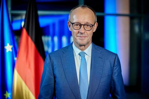 Friedrich Merz, lors du tournage de la vidéo de ses vœux pour le Nouvel An, à Berlin, le 19&nbsp;décembre 2025.