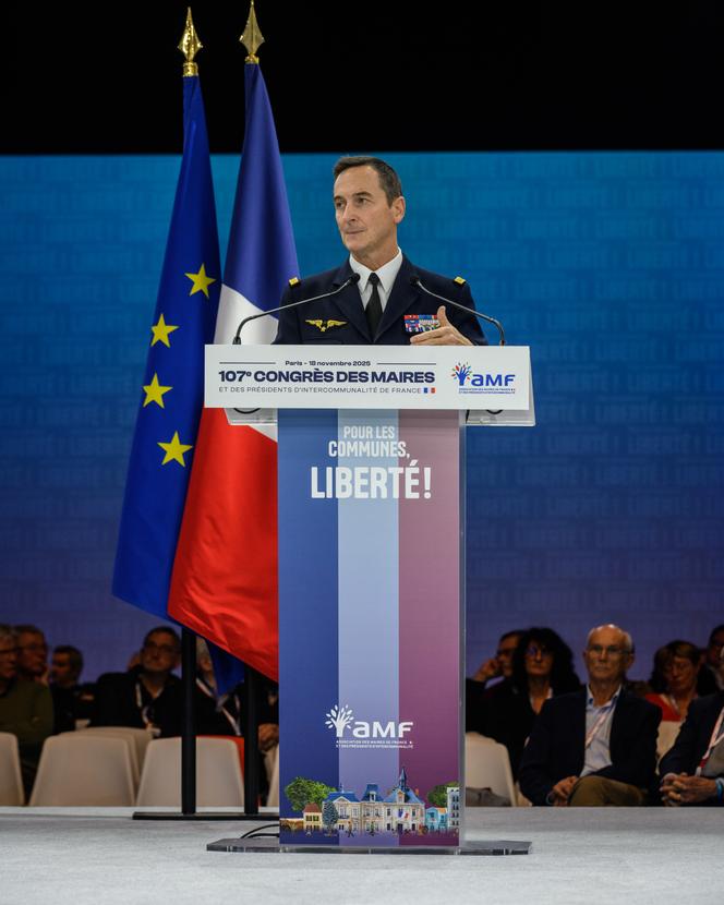 Le général Fabien Mandon, chef d’état-major des armées, durant la séance d’ouverture du congrès des maires, à Paris, le 18 novembre 2025.