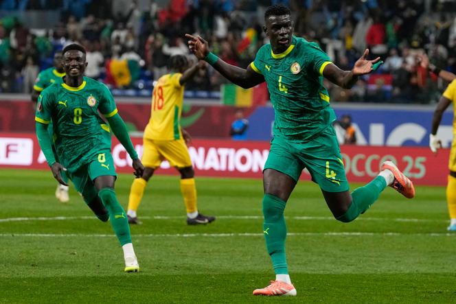 Le Sénégalais Abdoulaye Seck après son but lors du match Sénégal-Bénin (3-0), pour la troisième journée de la phase de groupe de la Coupe d’Afrique des nations, à Tanger (Maroc), le 30 décembre 2025.