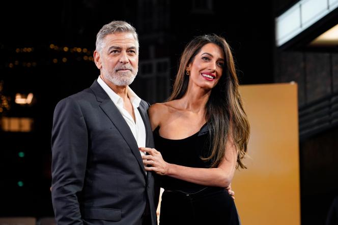 George Clooney et son épouse Amal Alamuddin Clooney le 3&nbsp;décembre 2023&nbsp;à Londres.