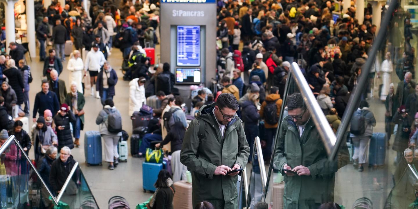 Eurostar annonce une reprise progressive du trafic dans le tunnel sous la Manche, mais recommande aux passagers de reporter leur voyage