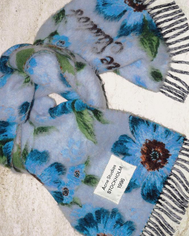 Echarpe en laine, Acne Studios, 550 €. 