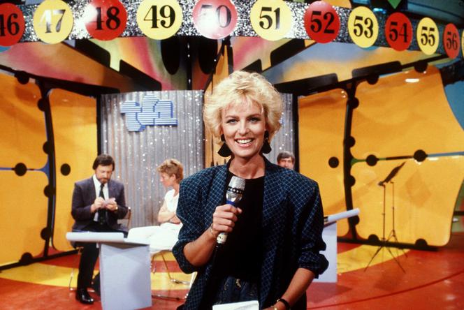 Evelyne Leclercq sur le plateau de « Tournez manège ! », sur la chaîne de télévision TF1, le 1ᵉʳ août 1985.