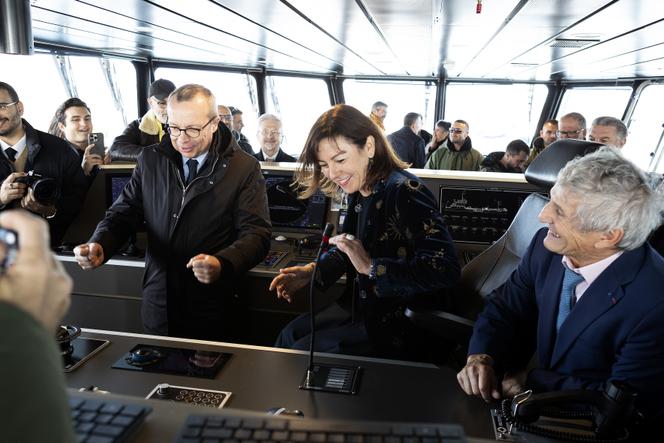 Carole Delga, présidente socialiste de la région Occitanie, lors de l’inauguration de la drague Hydromer dans le port de Sète (Hérault), le 25 novembre 2025.  