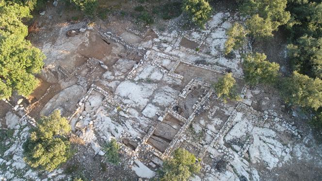 Les maisons n° 2 et&nbsp;n° 5, sur le site de fouilles de Massargues (Gard), le 6&nbsp;août&nbsp;2024. 