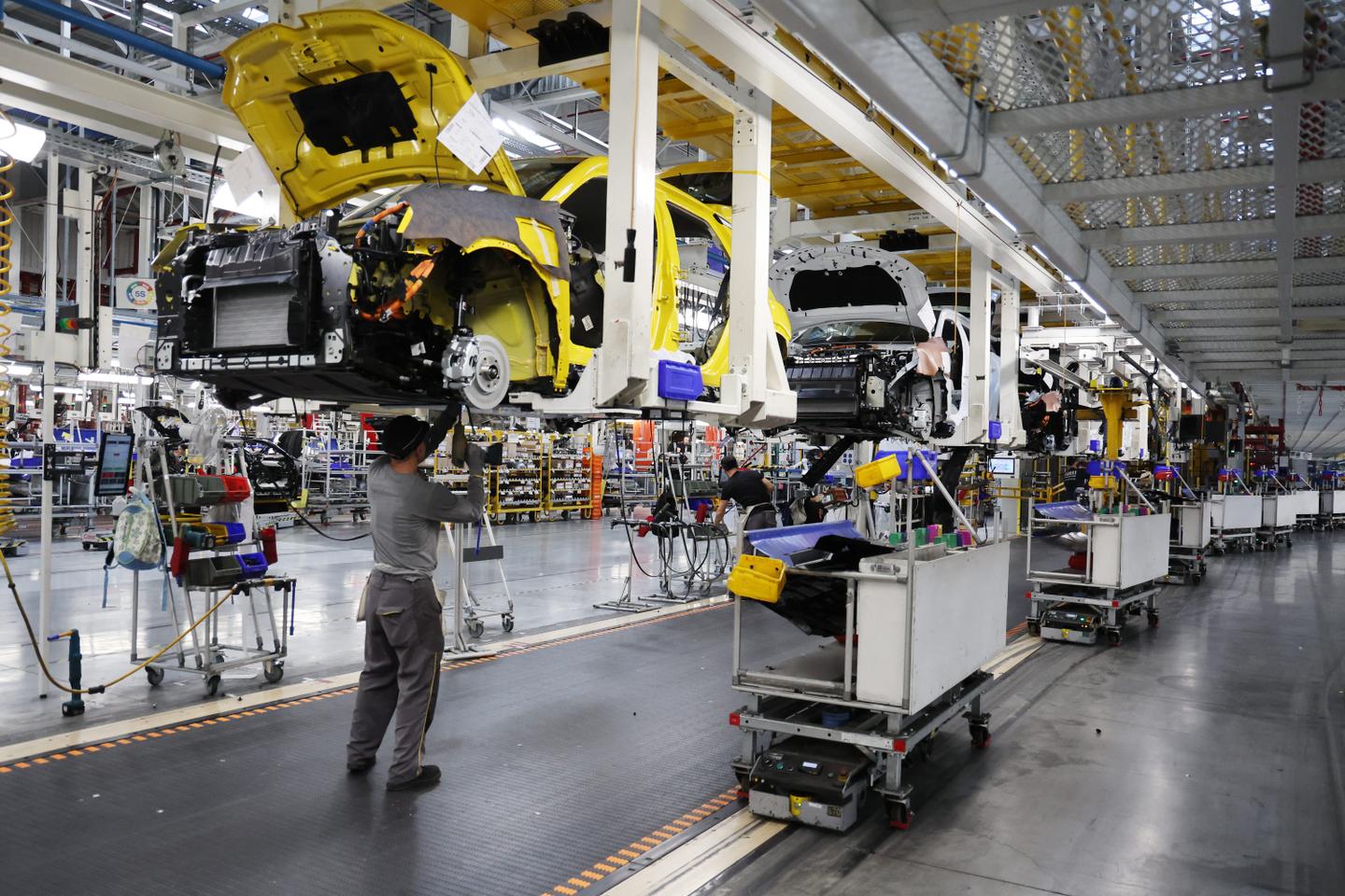 Renault passe devant Stellantis sur le marché français des voitures en 2025 Renault passe devant Stellantis sur le marché français des voitures en 2025