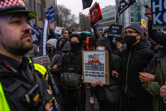 Lors d’une manifestation devant le site proposé pour la méga-ambassade de Chine, le 8&nbsp;février 2025&nbsp;à Londres.