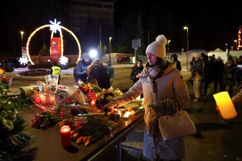 Devant le bar Le Constellation, à Crans-Montana, en Suisse, le 1ᵉʳ janvier 2026.