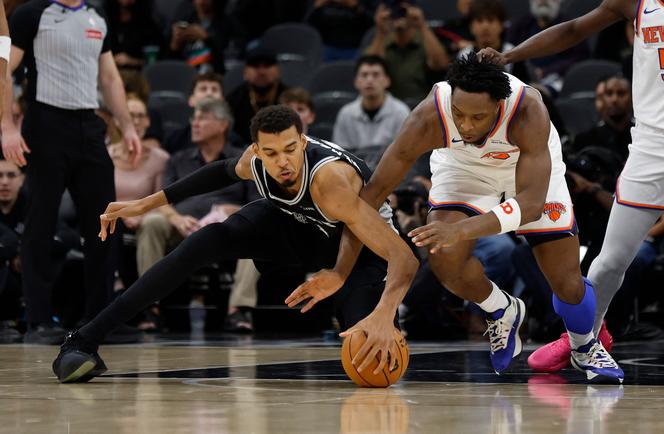 Victor Wembanyama lors d’une rencontre entre les San Antonio Spurs et les New York Knicks au Frost Bank Center à San Antonio, au Texas, le 31 décembre 2025.