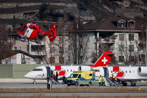 A l’aéroport de Sion, à la suitede l’incendie du bar Le Constellation, en Suisse, le 2 janvier 2026.