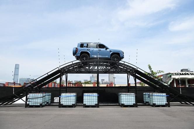 Une voiture électrique BYD (Denza B5), lors de la BYD Hong Kong Tech Week, en Chine, le 10 novembre 2025.