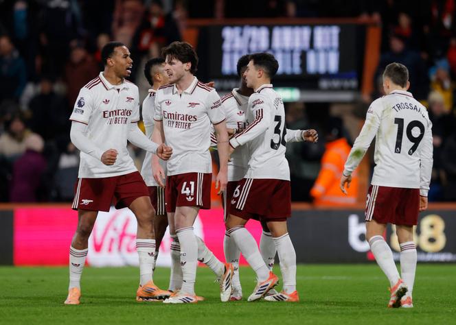 Gabriel Magalhaes, Declan Rice et Martin Zubimendi célèbrent la victoire d’Arsenal, après le match de Premier League contre Bournemouth, le 3&nbsp;janvier 2026.