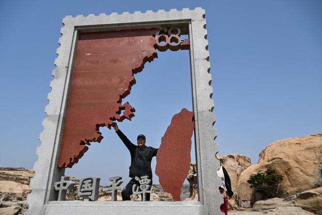 Au parc touristique « 68 », sur l’île de Pingtan (Chine), le point le plus proche entre la Chine et l’île principale de Taïwan, le 2 avril 2025.