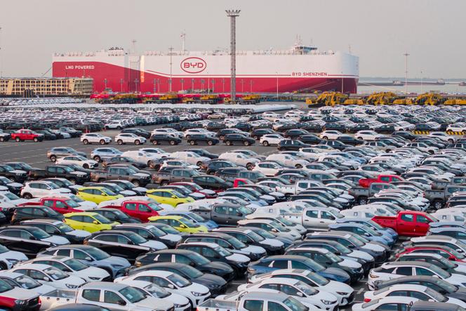 Des voitures électriques BYD, sur le port de Taicang, à Suzhou (Chine), le 27 avril 2025.