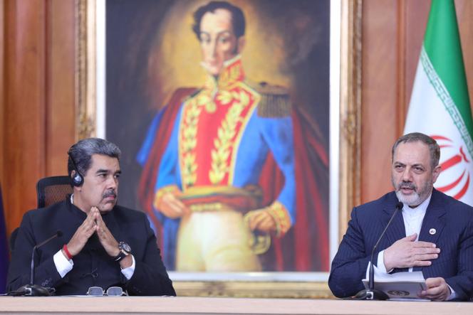Le président vénézuélien, Nicolas Maduro (à gauche), écoutant le ministre de la défense iranien, Aziz Nasirzadeh, au palais présidentiel Miraflores, à Caracas, le 21 novembre 2024. Photo diffusée par le service de presse de la présidence vénézuélienne.