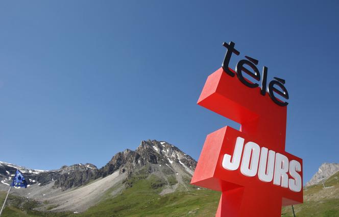 Publicité pour l’hebdomadaire «&nbsp;Télé 7&nbsp;Jours&nbsp;» à Tignes (Savoie), en juillet 2007.