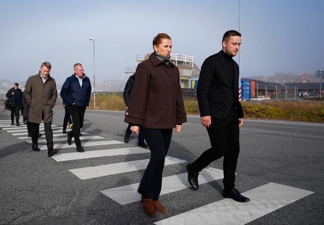 Mette Frederiksen, première ministre du Danemark, et Jens-Frederik Nielsen, premier ministre du Groenland, à Nuuk, le 24&nbsp;septembre&nbsp;2025.