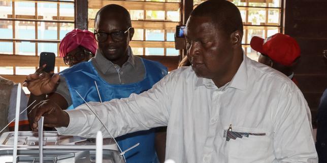 En Centrafrique, Faustin-Archange Touadéra remporte un troisième mandat en « un coup K.-O. » après un scrutin contesté