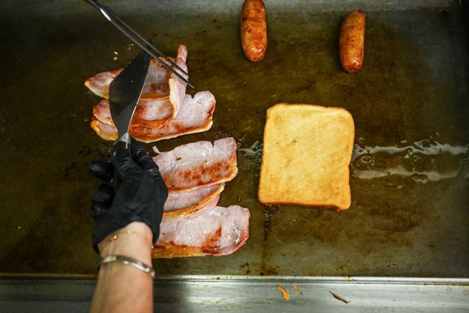 Dans un café de l’est de Londres, en juin 2025.