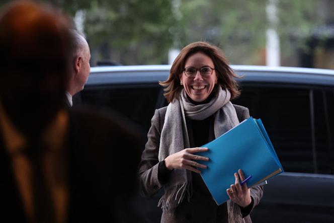 La ministre des comptes publics, Amélie de Montchalin, arrive au ministère de l’économie pour une réunion de travail avec des représentants des groupes parlementaires sur le projet de loi de finances 2026,&nbsp;à Paris, le 6&nbsp;janvier 2026.