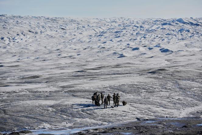 Des forces militaires danoises, lors d’un exercice mené conjointement avec des soldats de plusieurs pays européens membres de l’OTAN à Kangerlussuaq (Groenland), le 17&nbsp;septembre&nbsp;2025. 
