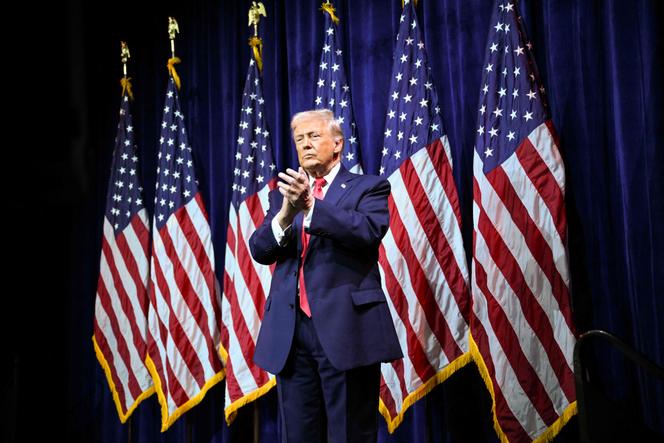 Le président américain, Donald Trump, quitte le Kennedy Center à Washington, le 6 janvier 2026.