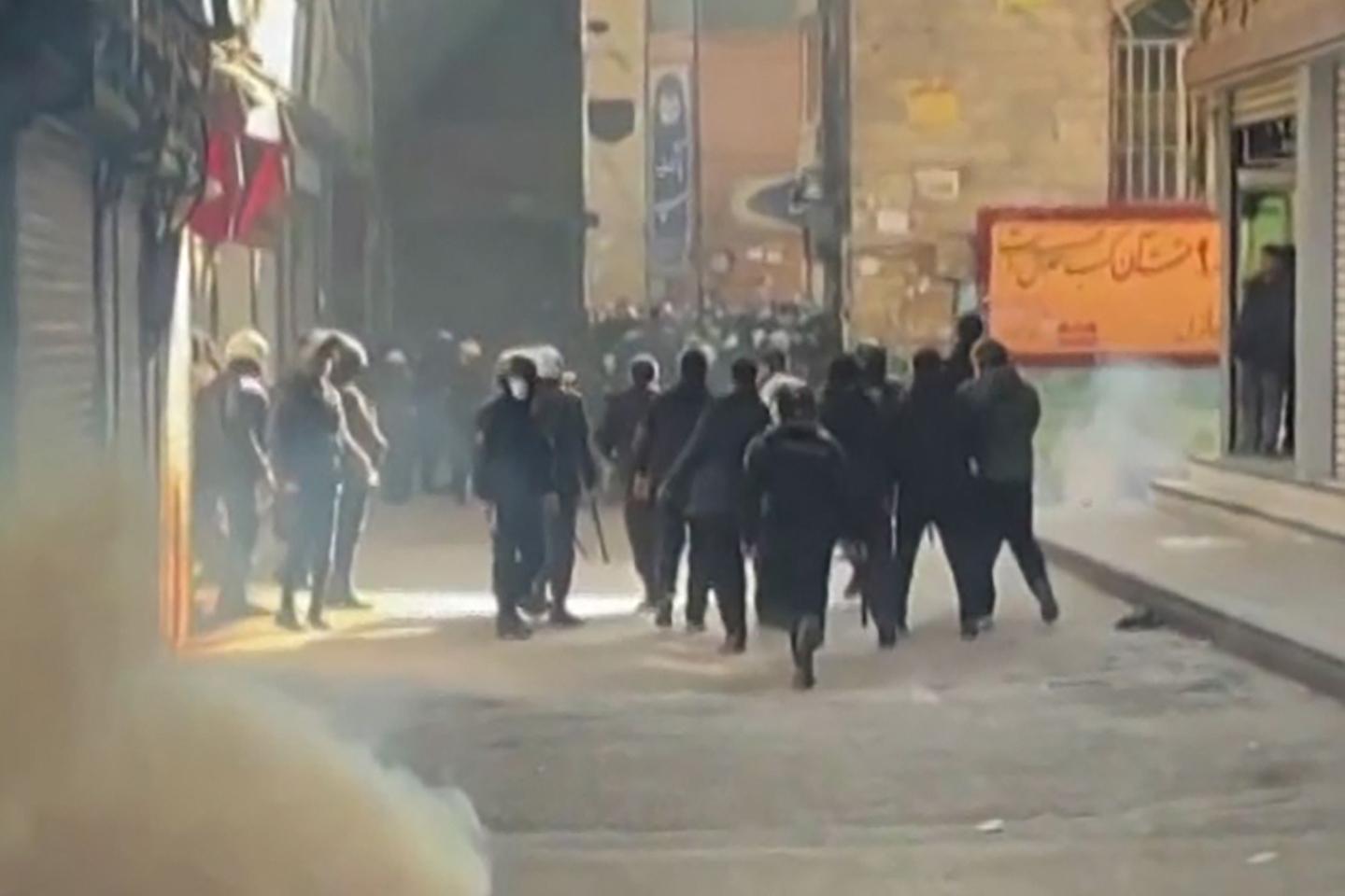 Importante manifestation contre le pouvoir à Téhéran, Donald Trump menace l’Iran de « frapper très fort » en cas de répression sanglante Importante manifestation contre le pouvoir à Téhéran, Donald Trump menace l’Iran de « frapper très fort » en cas de répression sanglante