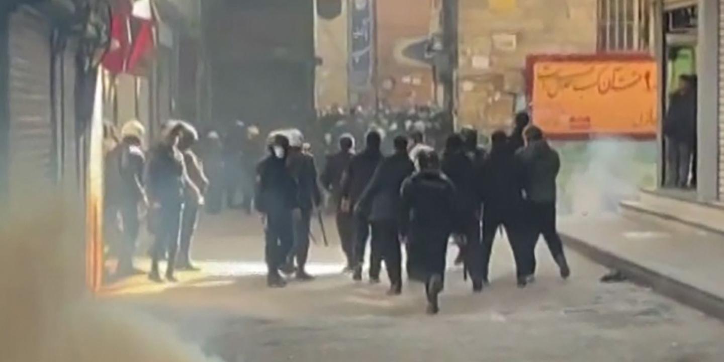 Iran : importante manifestation contre le régimes des mollahs, Donald Trump menace Téhéran de « frapper très fort » en cas de répression sanglante