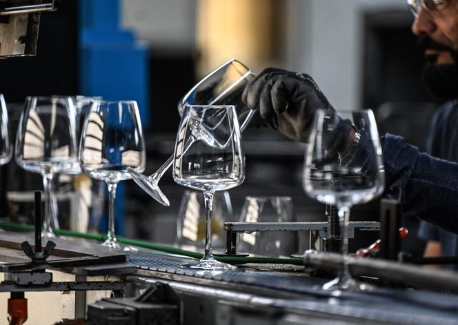 Une chaîne de production de l’usine Arc France (anciennement Arc International), à Arques, en septembre 2022.