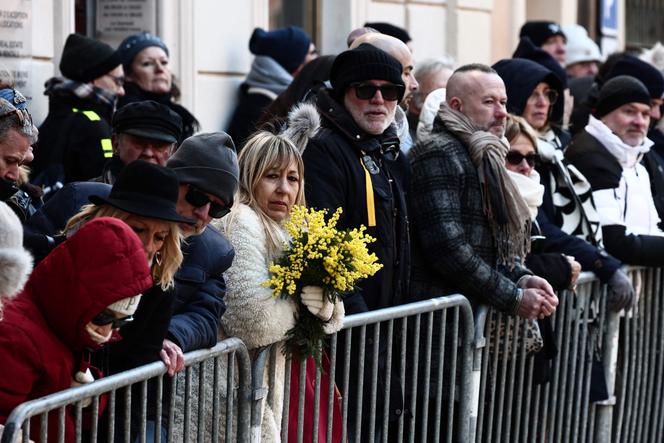 Devant l’église Notre-Dame-de-l’Assomption, avant les funérailles de Brigitte Bardot, à Saint-Tropez (Var), le 7 janvier 2026.