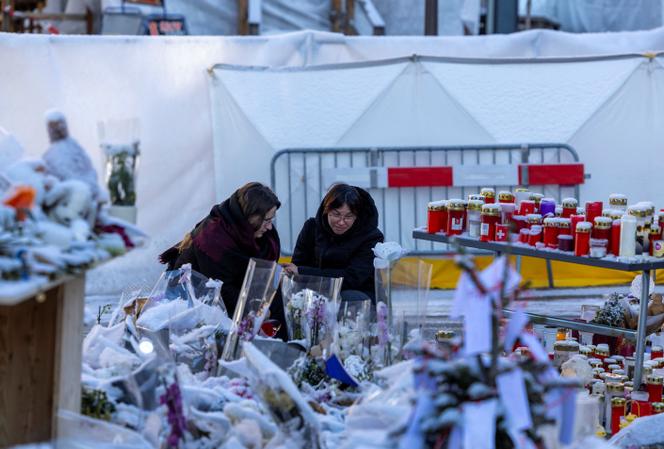 Devant le bar Le Constellation, après l’incendie meurtrier, à Crans-Montana (Suisse), le 7&nbsp;janvier 2026.