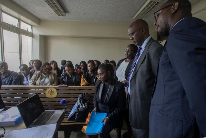 Lors d’une consultation préliminaire virtuelle entre un juge, des avocats d’anciens modérateurs de contenu de Facebook qui ont déposé plainte pour licenciement abusif présumé, et des avocats de Meta, à Nairobi, le 12 avril 2023.