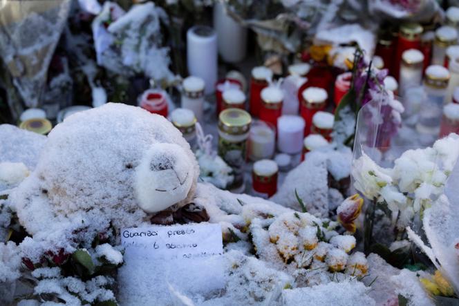 Devant le bar Le Constellation, après l’incendie meurtrier, à Crans-Montana (Suisse), le 7 janvier 2026.