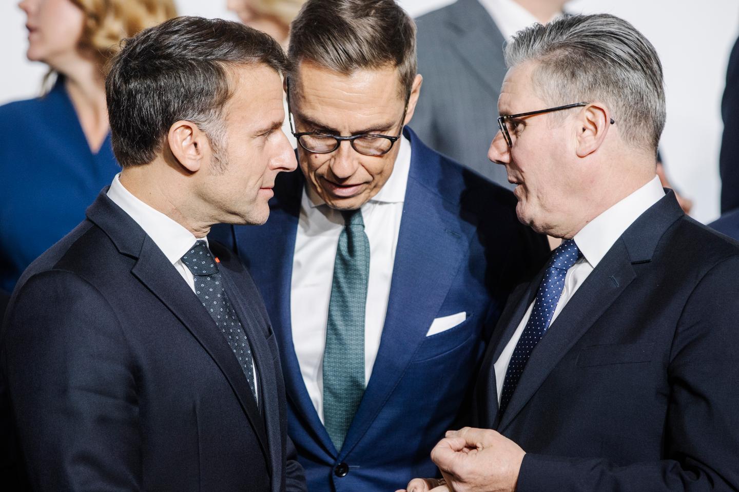 Face à la menace de nouvelles taxes Trump, les Européens prêts à riposter, entre nouveaux droits de douane et mesures anticoercition