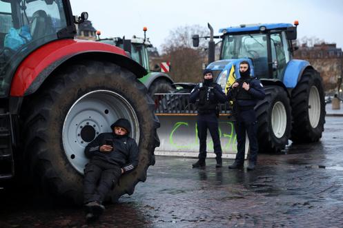 Au niveau de la porte d’Auteuil, à Paris, le 8 janvier 2026.