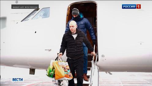 Le basketteur russe Daniil Kasatkin, après sa libération dans le cadre d’un échange de prisonniers avec la France, sur une image diffusée par le Service fédéral de sécurité russe (FSB), via la chaîne de télévision Russia-1, le 8 janvier 2026.